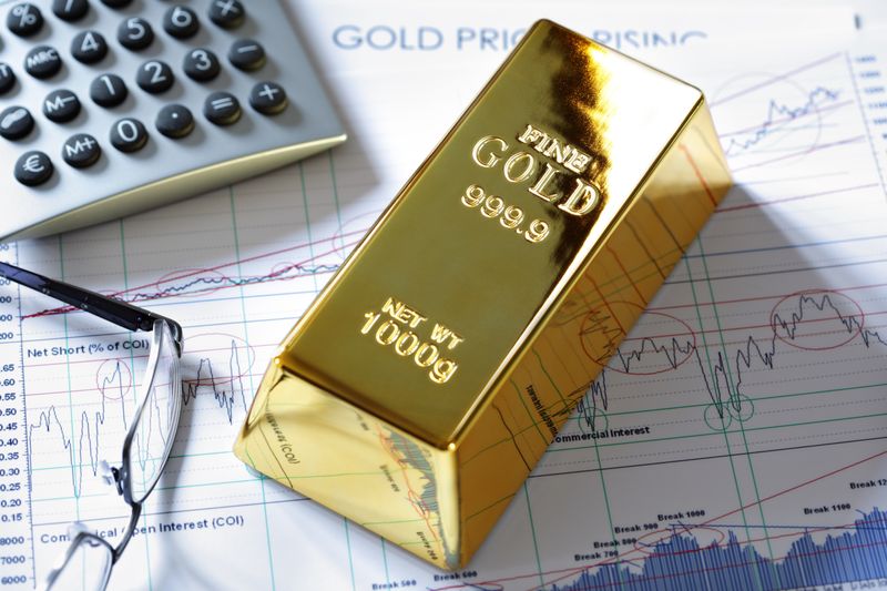 Investing In Gold: What Are The Benefits And Risks? - The Smart Investor