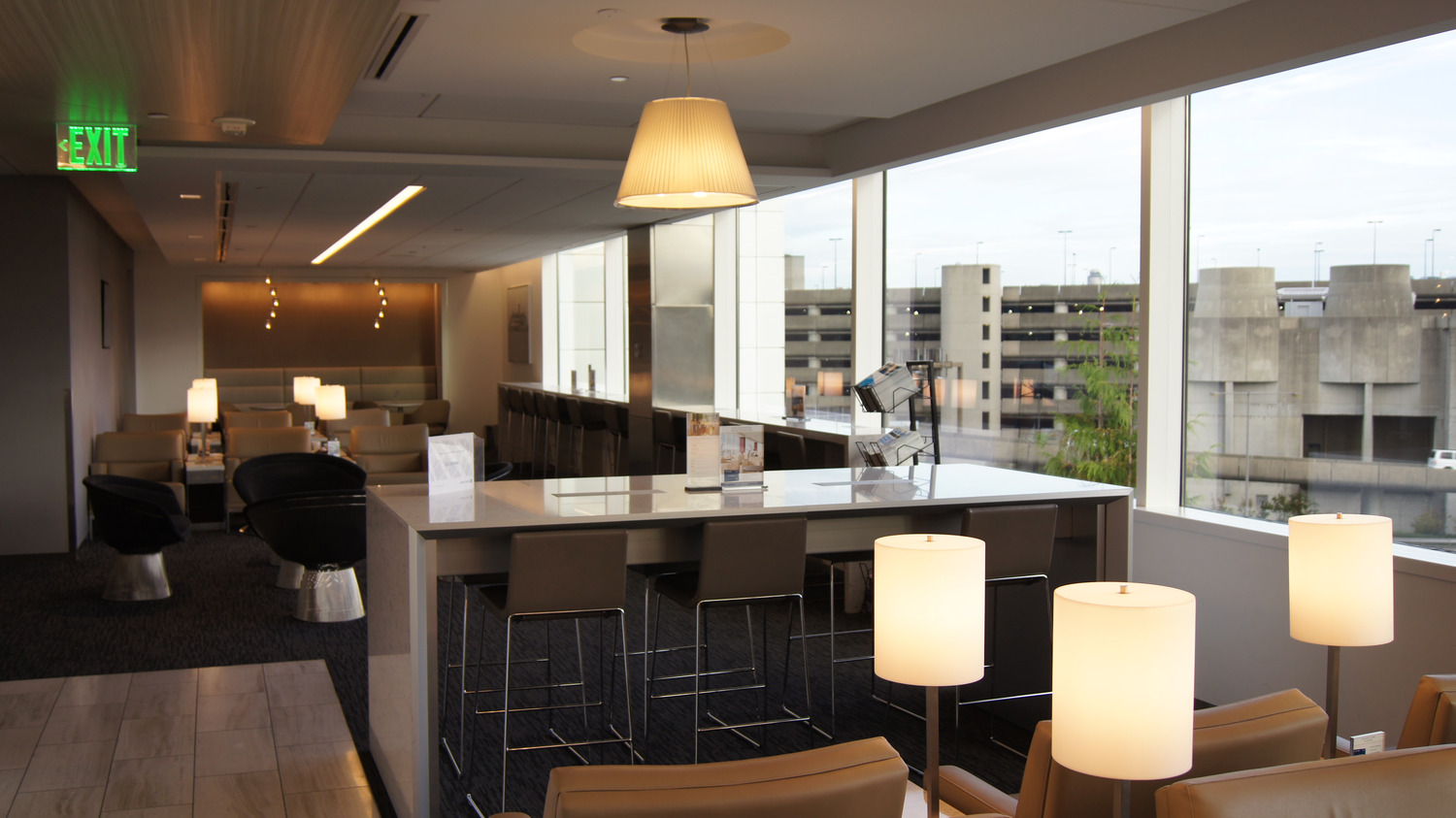 Airport lounge in Seattle, USA (Photo by Christian Heinz/Shutterstock)