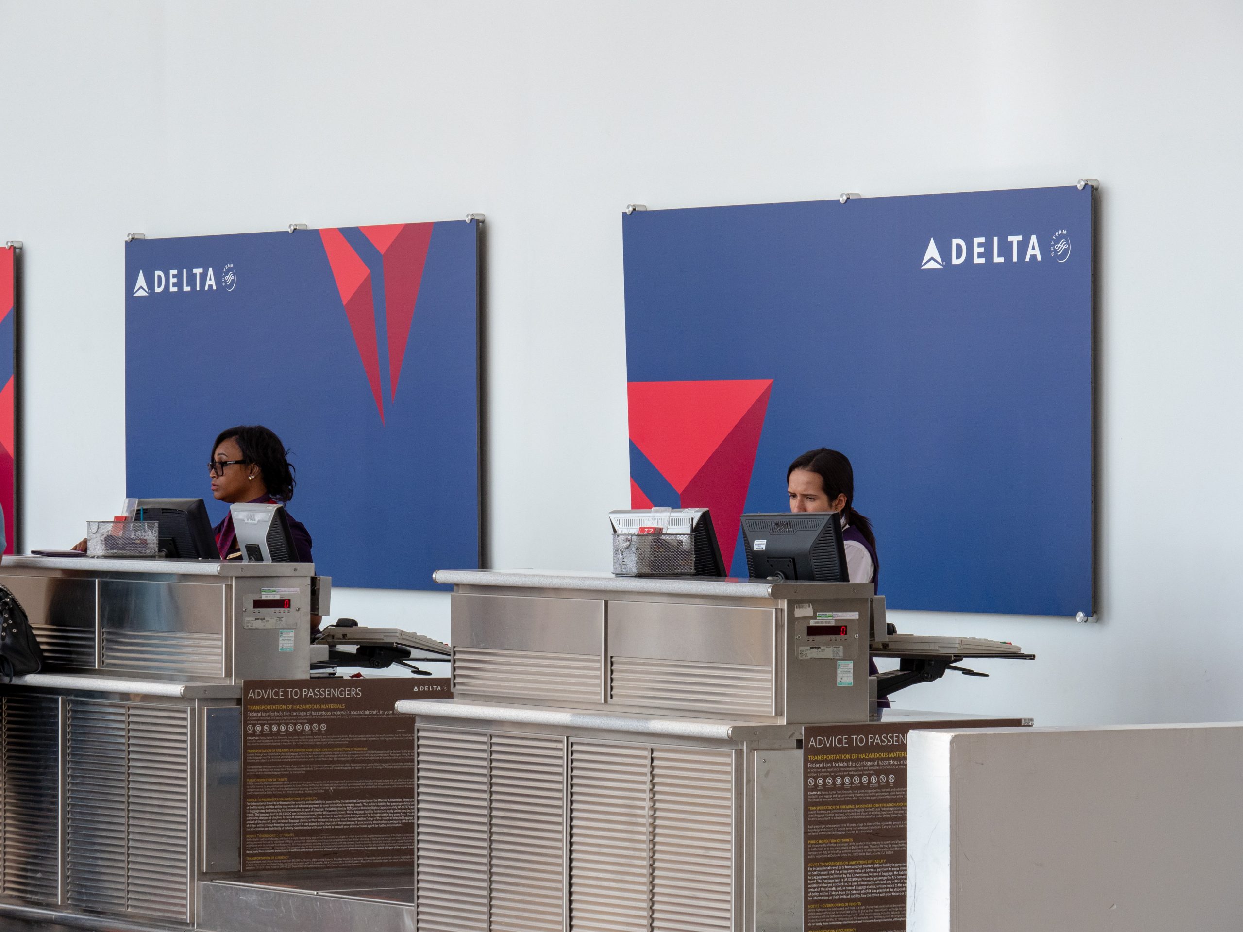 Delta offers free checked bags for Gold, Platinum and Reserve cards