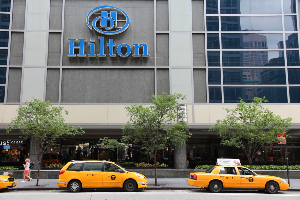 Redeem Hilton points for Hilton hotel at 6th Avenue New York