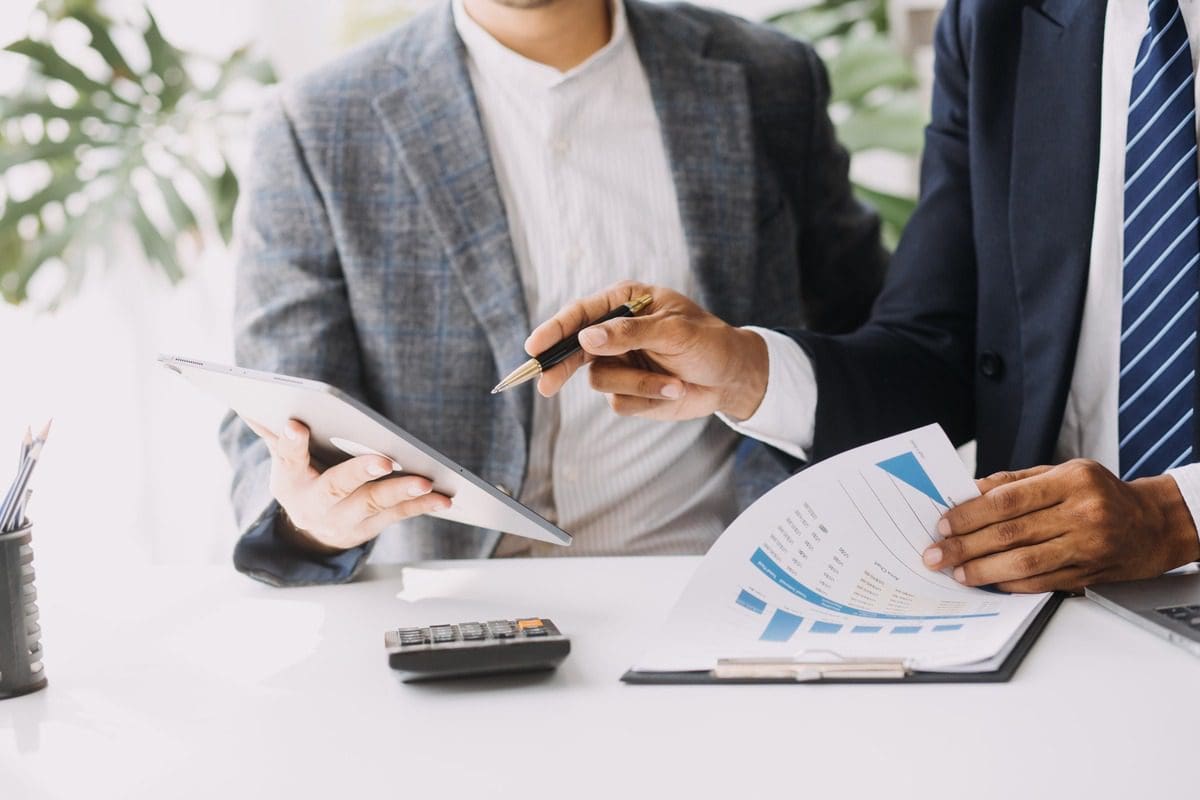 financial advisor guide a a client